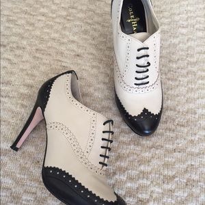 Women’s Spectator Lace-Up Pumps